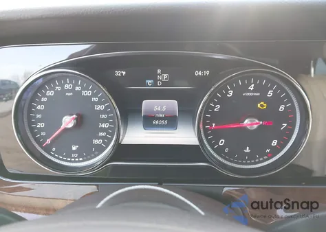 2017 Mercedes-Benz E 300 4Matic z USA, uszkodzony, nr VIN WDDZF4KB0HA195198